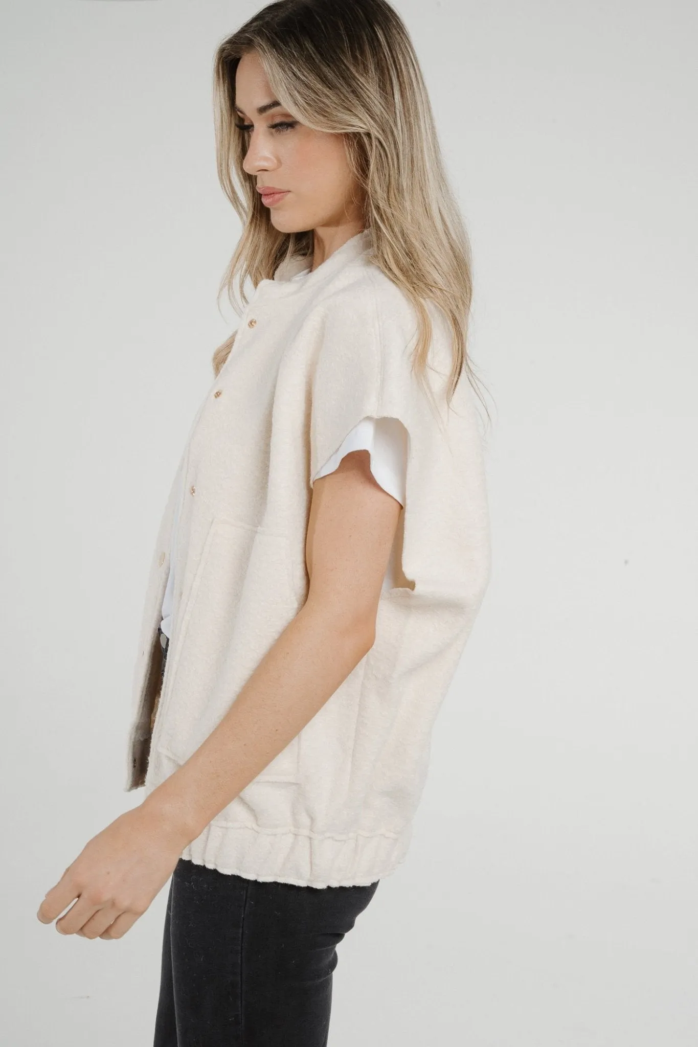 Aveen Sleeveless Jacket In Neutral