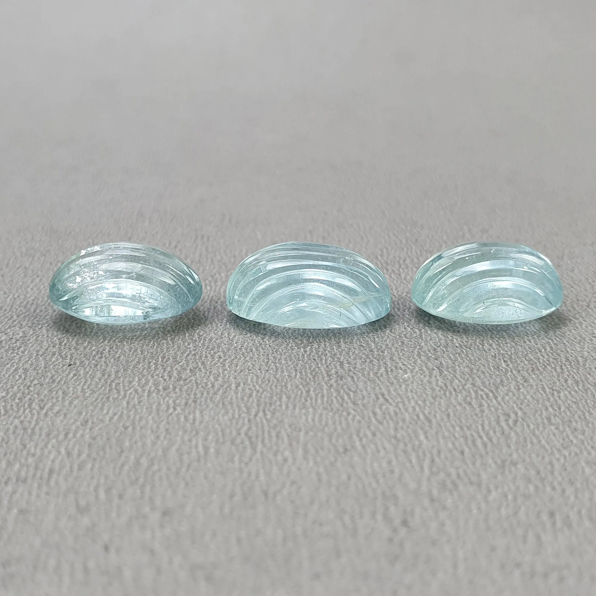 BLUE AQUAMARINE Gemstone Carving  : 34.00cts Natural Untreated Aqua Hand Carved Oval Shape 15.5*13mm - 18*14mm 3pcs (With Video)