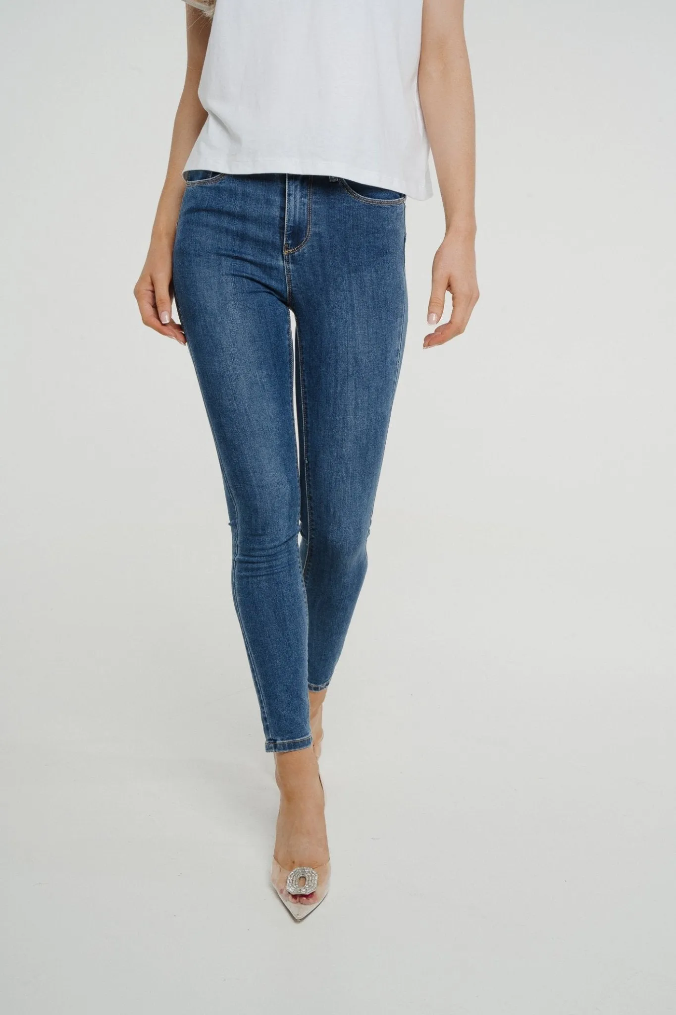 Cindy Bum Lift Jeans In Mid Wash