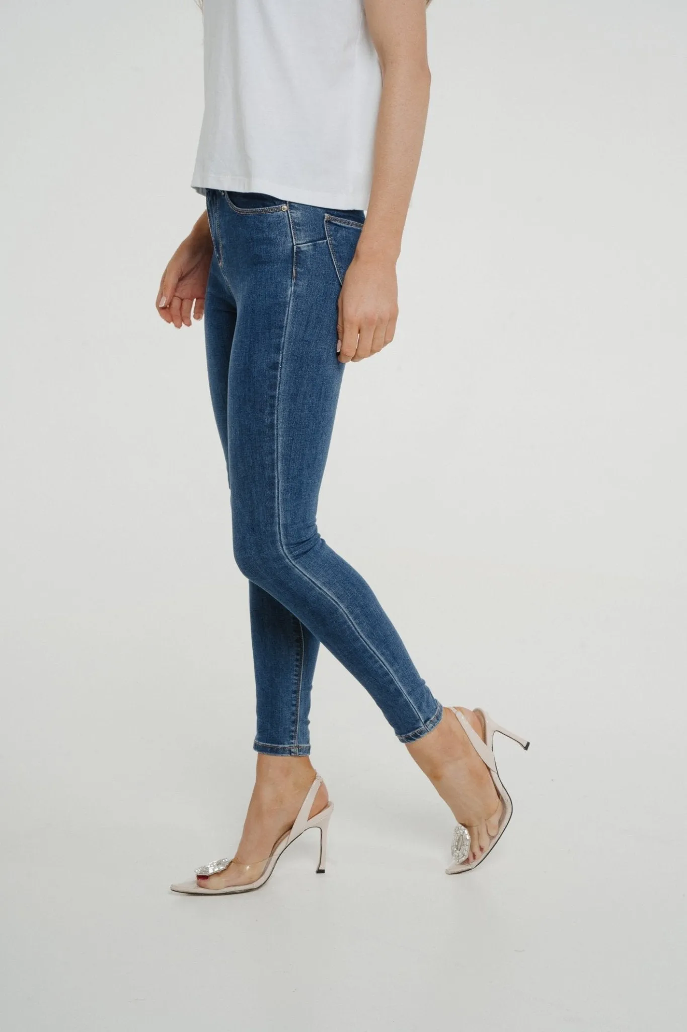 Cindy Bum Lift Jeans In Mid Wash