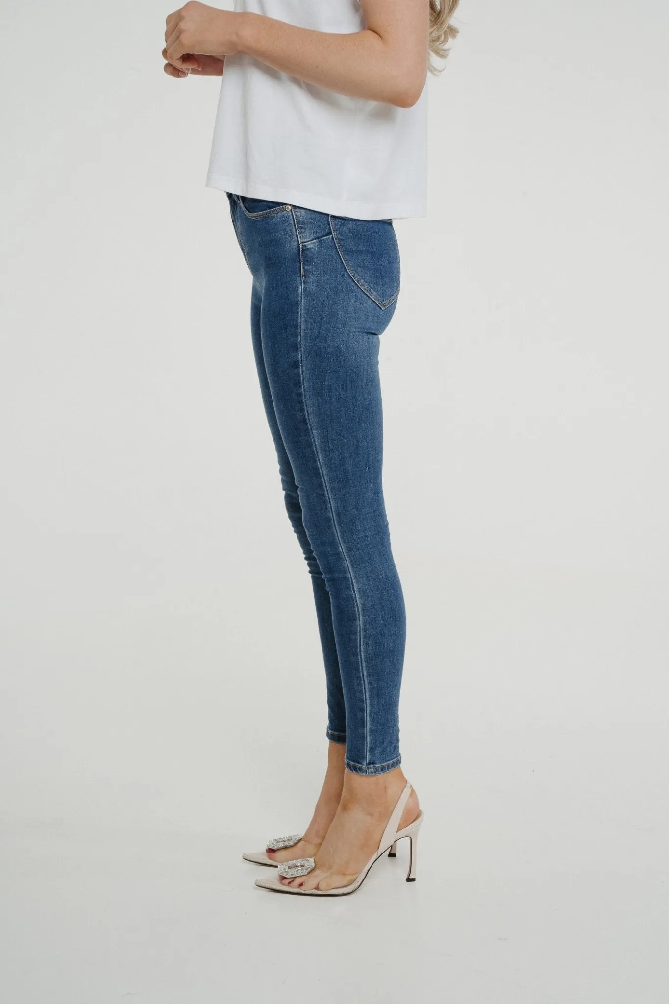 Cindy Bum Lift Jeans In Mid Wash